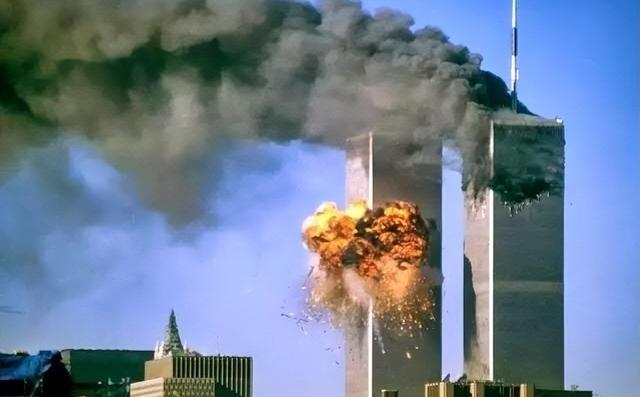 美国为何不拦截911恐怖飞机？
当世贸大厦南北双塔在浓烟中相继垮塌时，很多人心里