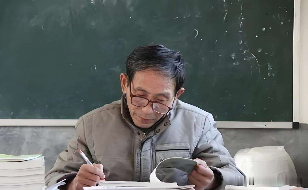 当时民办教师还是一个不错的职业，不是谁都可以干的，也需要择优推荐。这其间也有的民