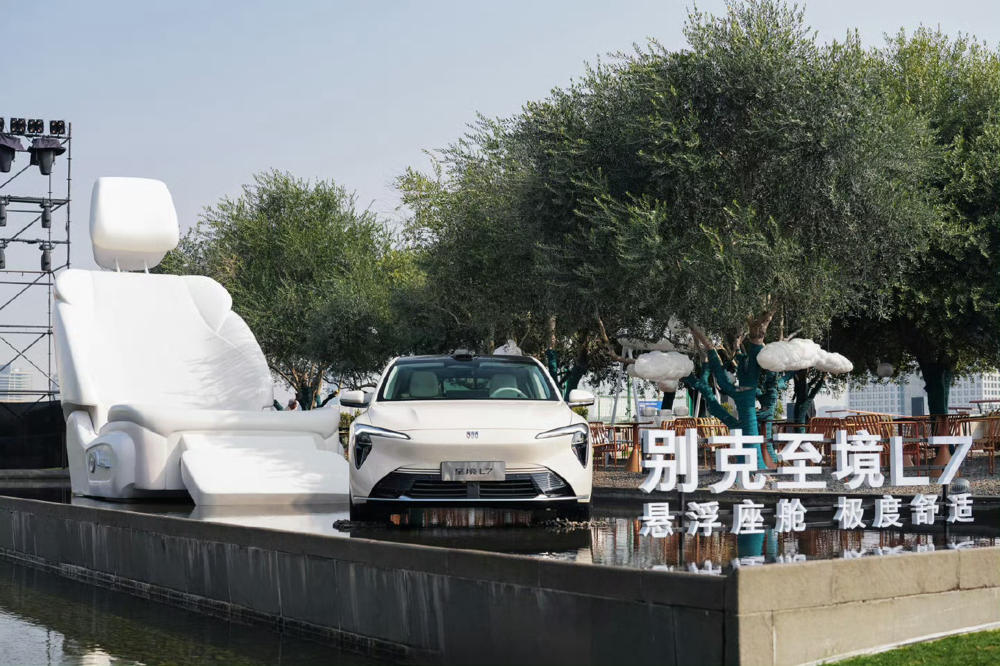 15至境L7的最佳窗口已打开，各种优惠下来裸车价最低15.69万元叠加1000元