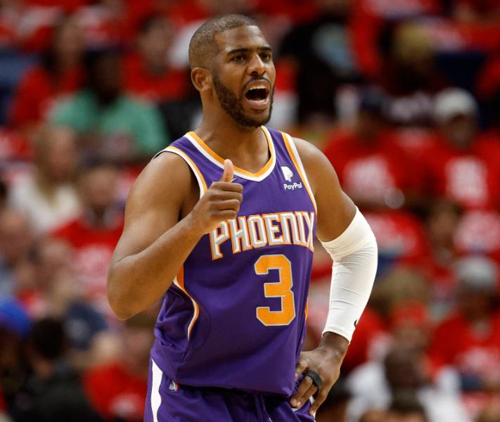 当曾经的控卫之神克里斯保罗被按在板凳上，东契奇场均33.5分8.5助攻还被骂防守