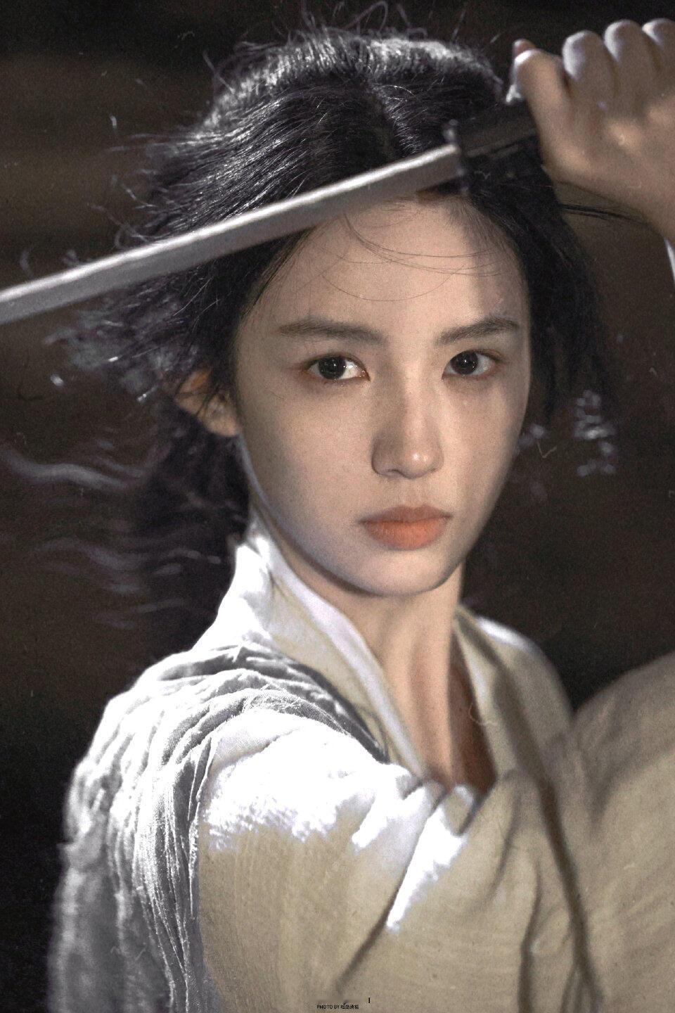 【周也】上次见到武侠感如此权威的人还是在90年代。。。。  周也怎么帅成这个样子