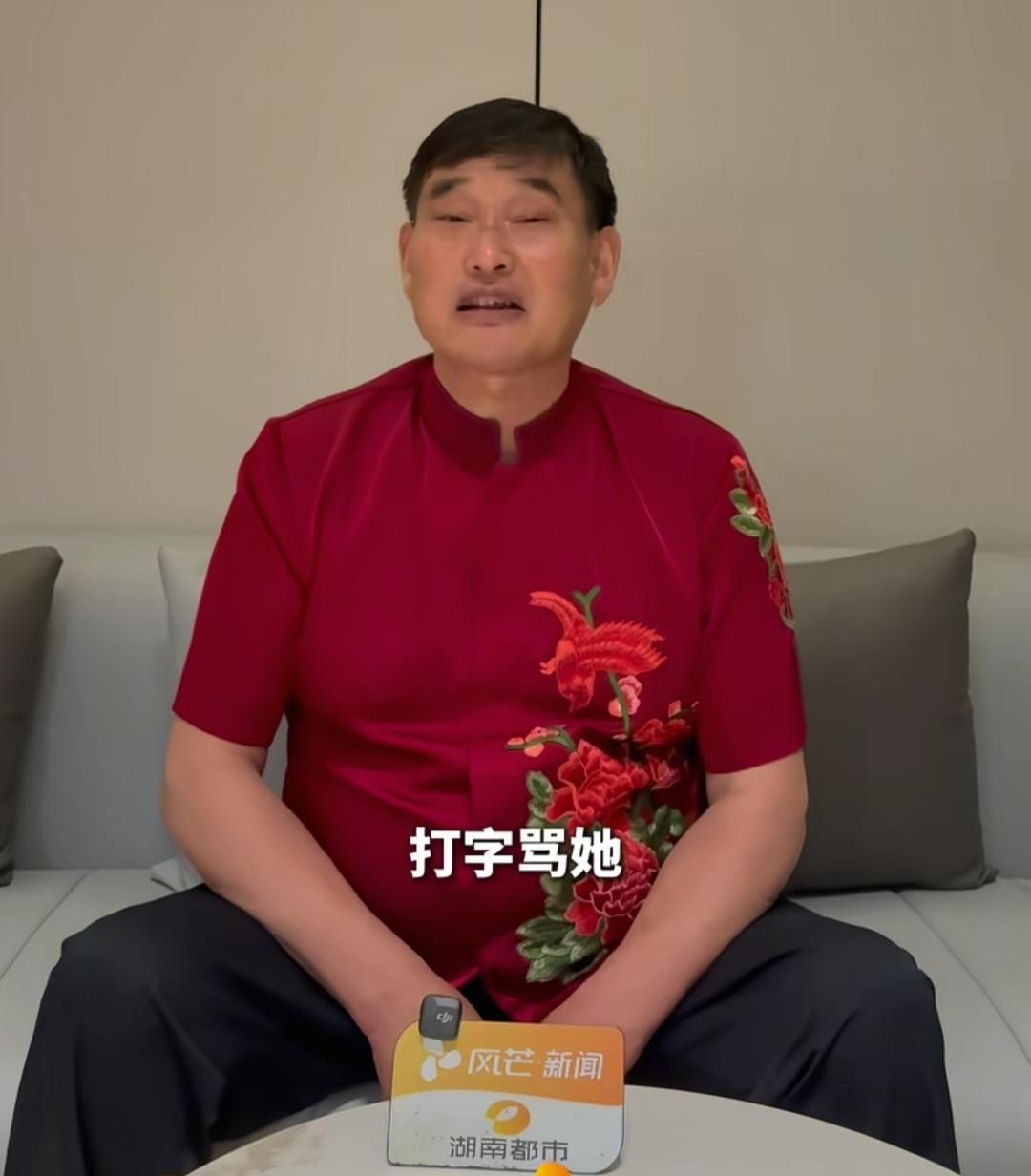 明眼人都看得清楚，
朱之文之所以这么火，
不是因为他唱歌好听、要价低，而是他这个