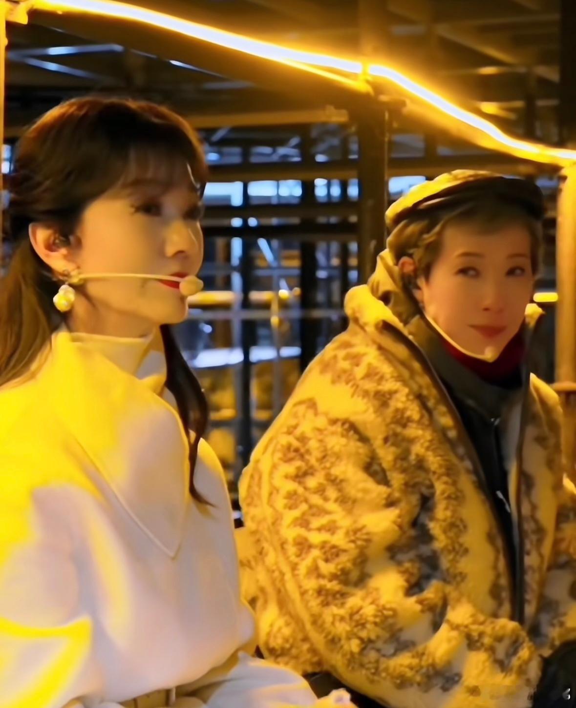 白蛇小青 芒果是懂我们想看什么的难以置信！“白蛇传”的经典搭档赵雅芝和叶童，居然