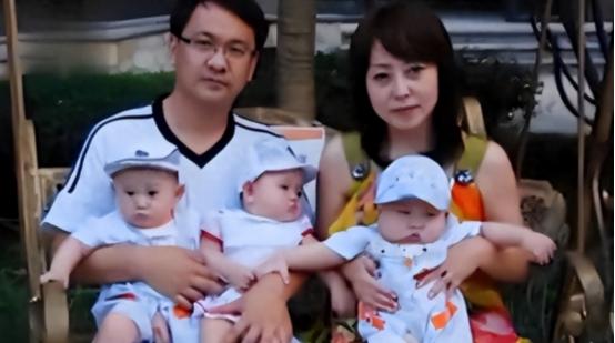 2005年，41岁的河南女富豪李巧林爱上了22岁的男下属，没想到，在50岁时，她