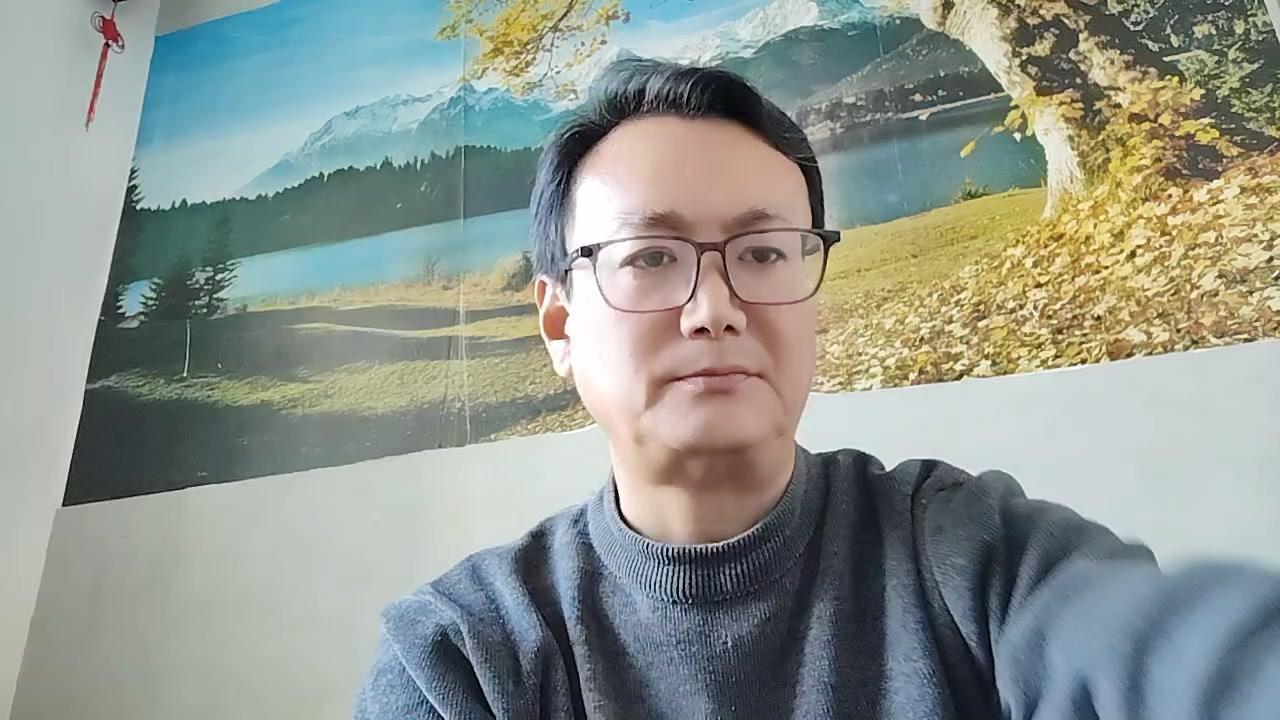 就拿200万房贷来说，年利率4%多，30年总还款360多万，利息几乎和本金持平。