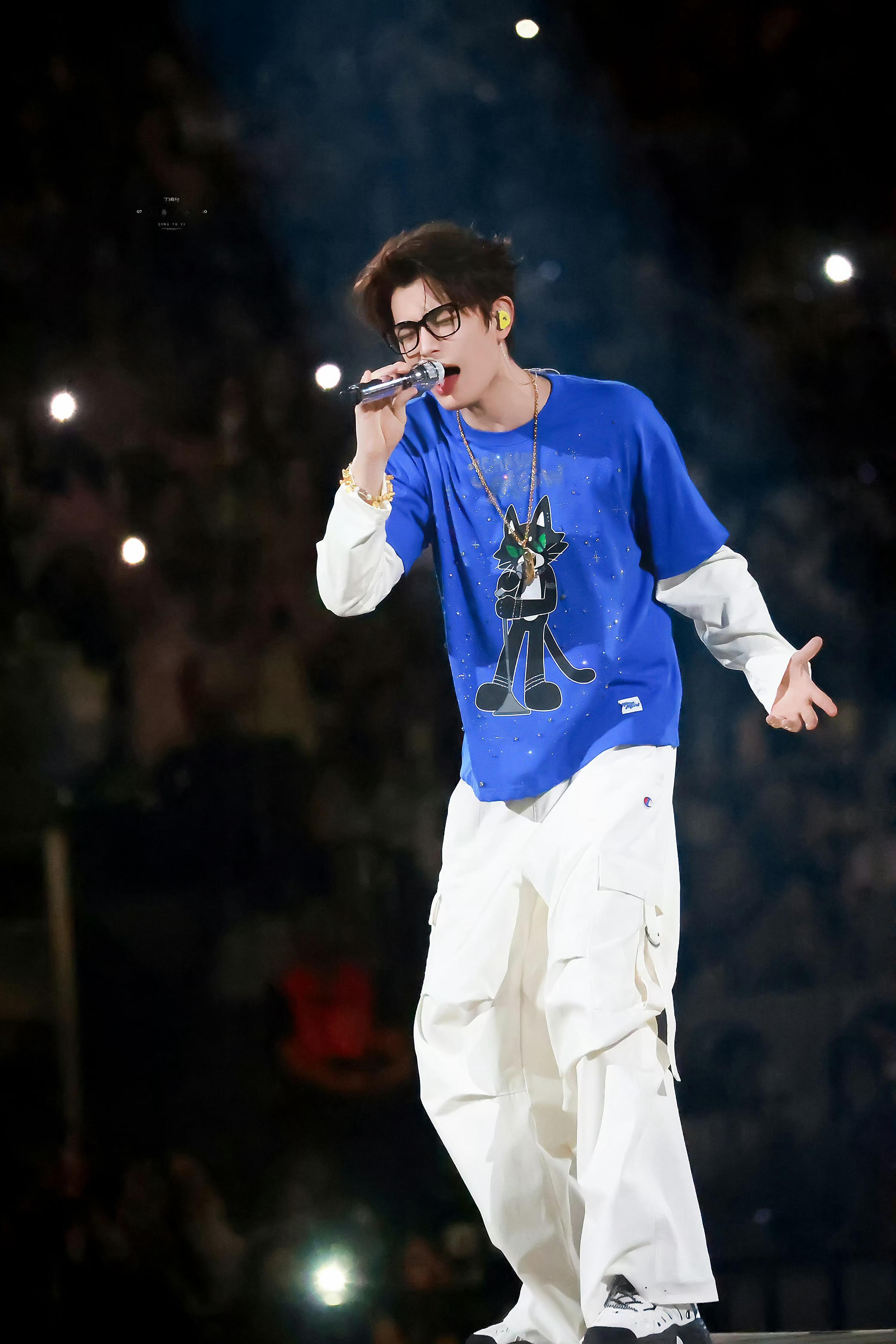 丁禹兮同款睡衣20分钟破600万丁禹兮演唱会上的同款睡衣开售20分钟销售额破60