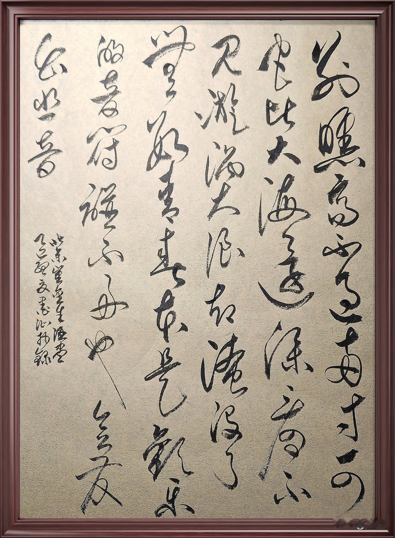 -诗歌《酒盅》

别瞧高不过二寸
可它比大海还深
看不见漩涡、大浪
却淹没了无数