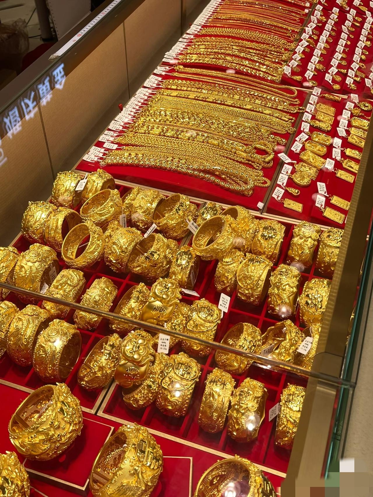 一觉醒来，
买实物黄金的人傻眼了！
11月1日针对黄金的新规来了，凡是买实物黄金