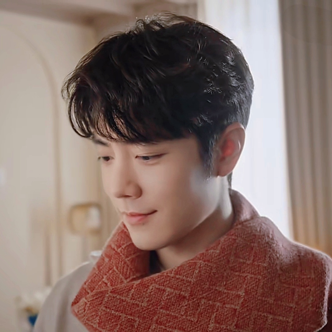 肖战TOD'S新物料，大家看新挂牌，像不像18