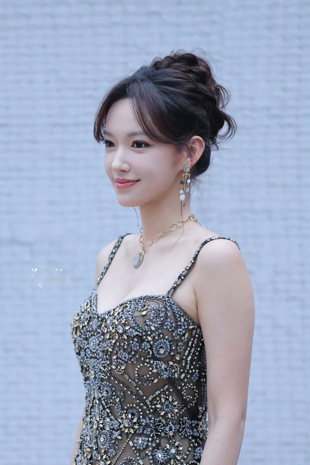 优雅如你，清丽脱俗。#程潇#