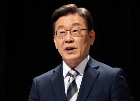 韩国统一部长称，朝鲜将南北关系定调为“敌对两国”，而韩国将寻求将其转变为“和平两