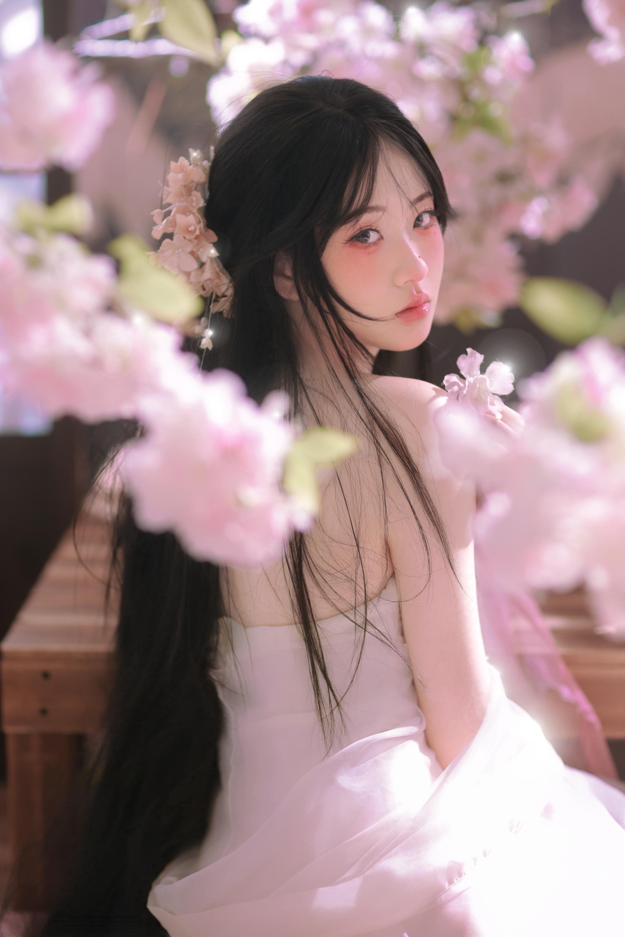 瞳孔和心跳的距离 在与你对视时清零🌸。