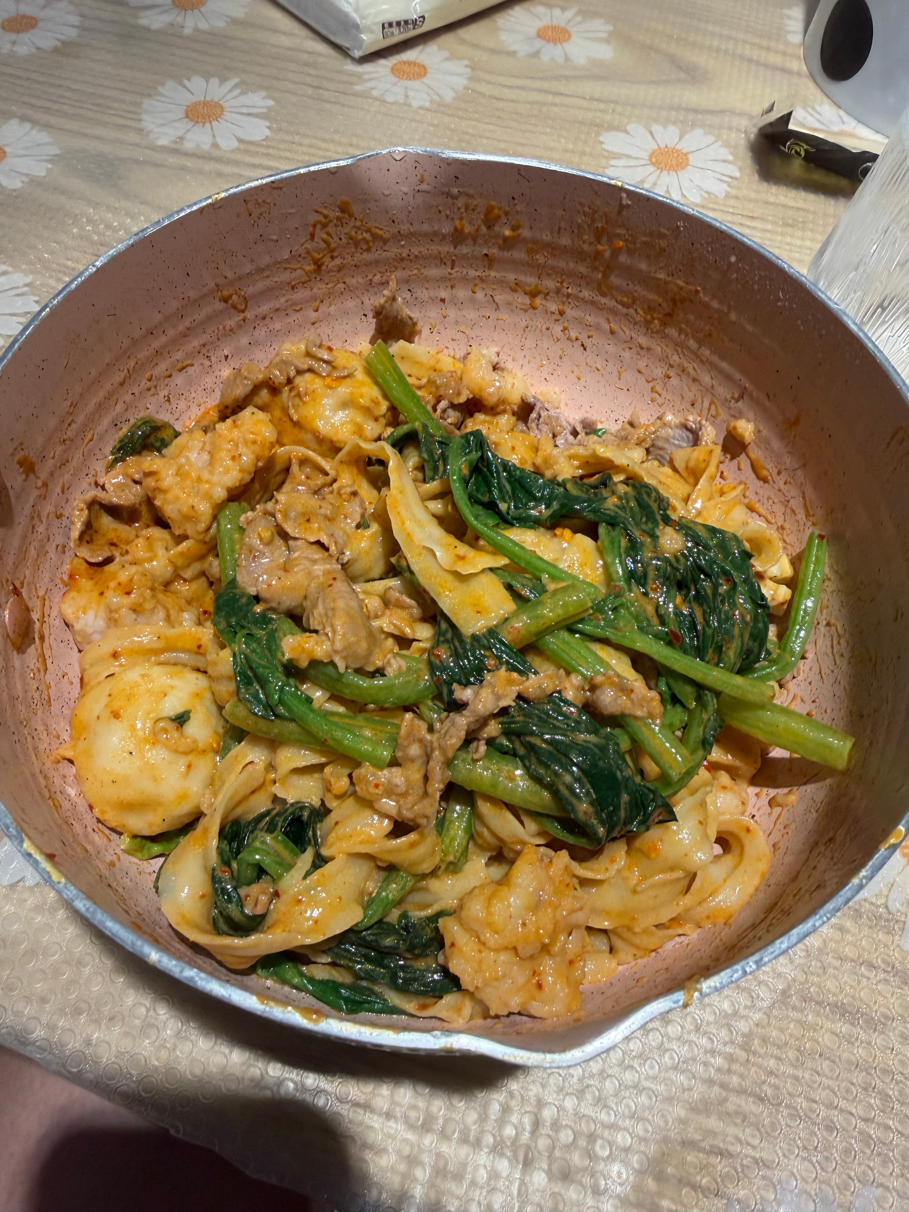 今天是麻辣拌把冰箱里的剩菜剩肉扫扫尾  专栏 · 饼的厨房（厨神预备役）