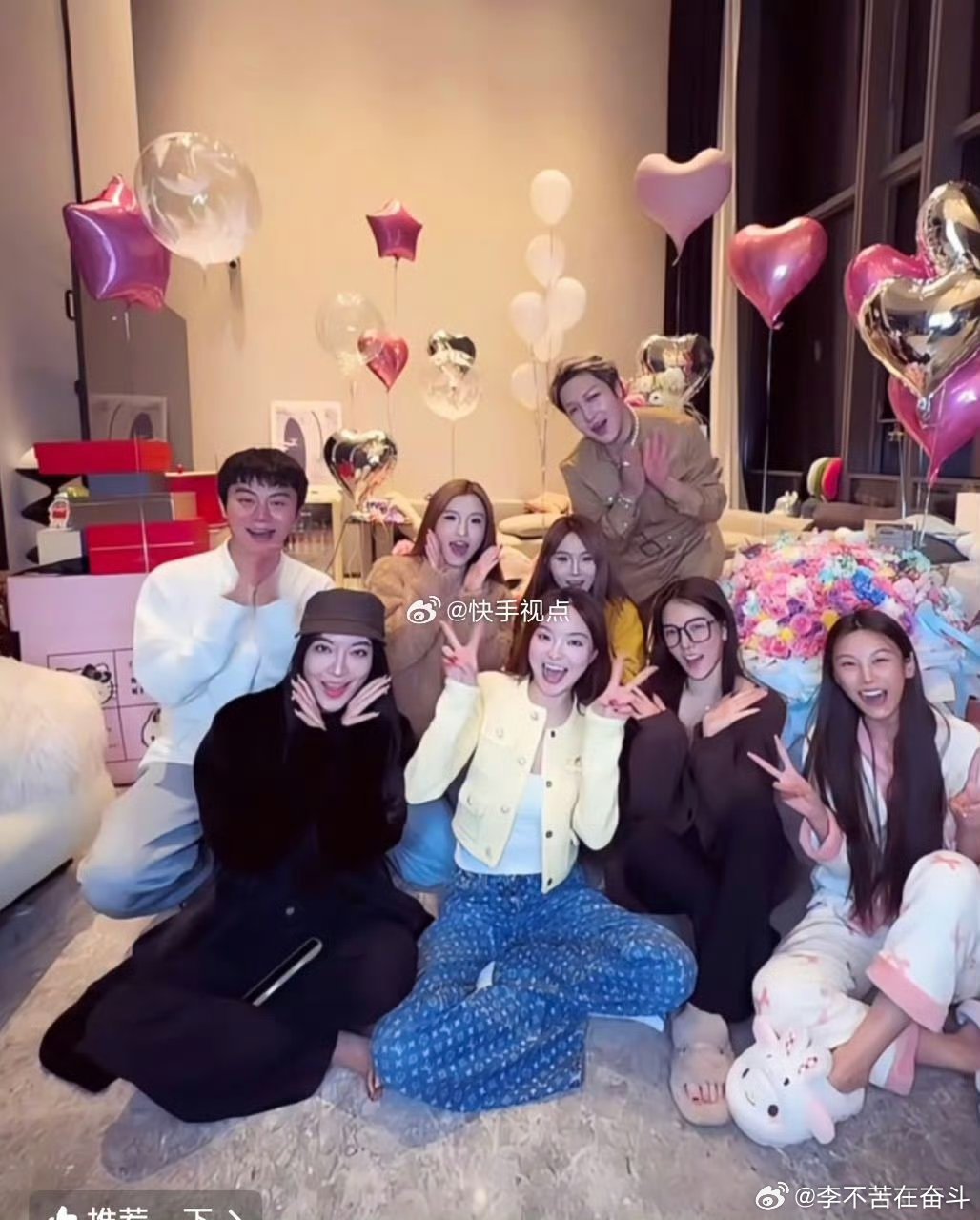 716娇妹的朋友圈越来越强大了。 