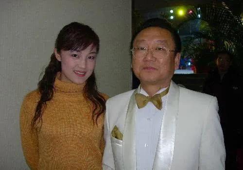 有些高看蒋大为了

最近网上有人撰文，说蒋大为曾为美国捐款7亿美元，折合人民币4