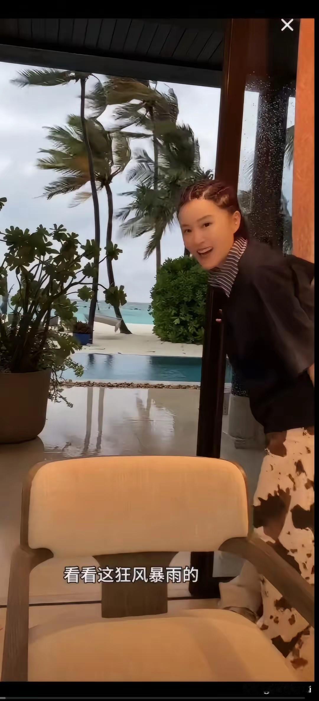 球球说，我以为自己没有跟别人抢饭吃，如果我让我爸为我找饭吃，给我在娱乐圈找戏为我