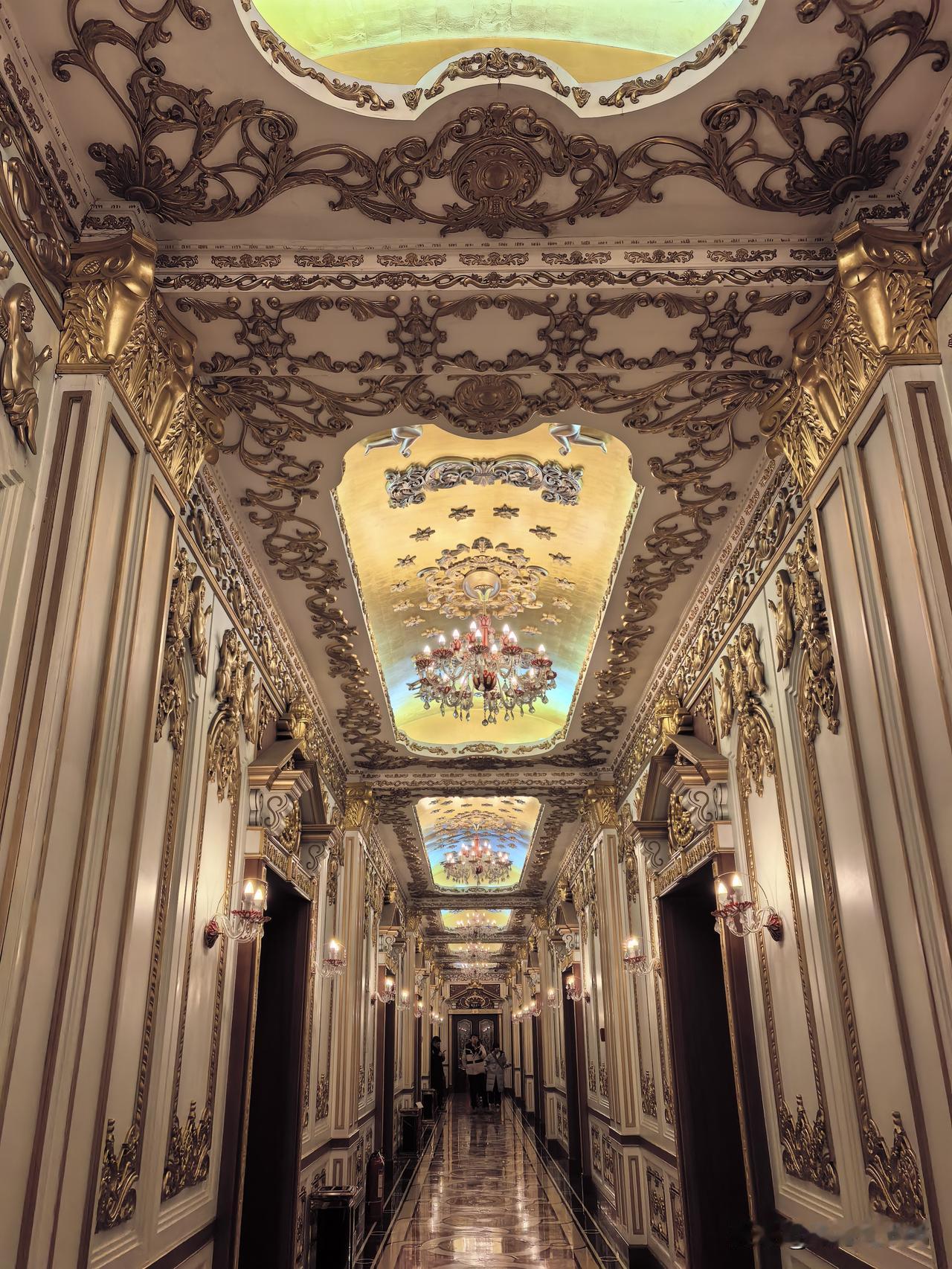 开车不晕坐车晕

看到一个视频，一只回家的毛狗狗被主人拨撸着，强制坐起来，它睡眼