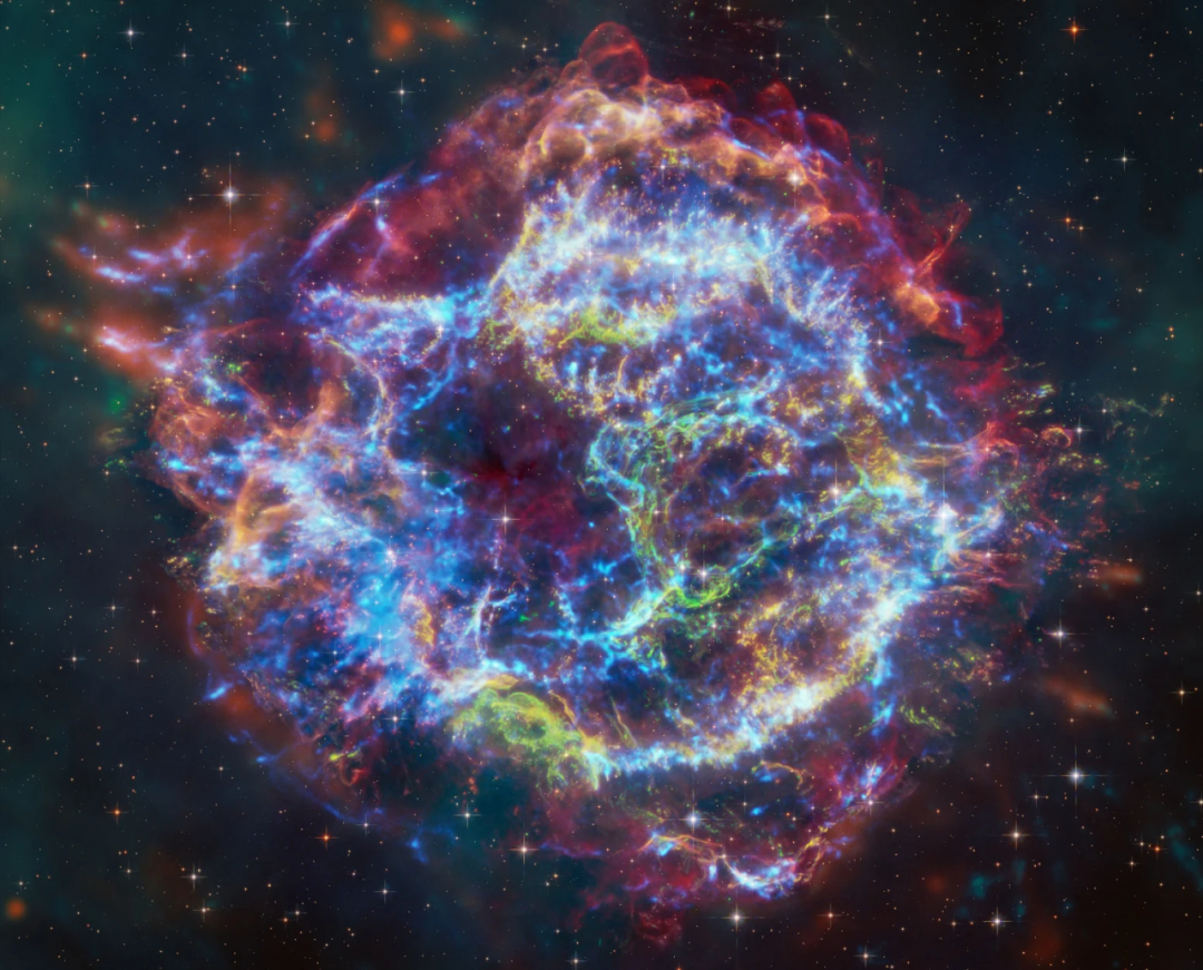 这是一颗爆炸恒星残骸仙后座A（Cassiopeia A）的合成图像，它综合了NA