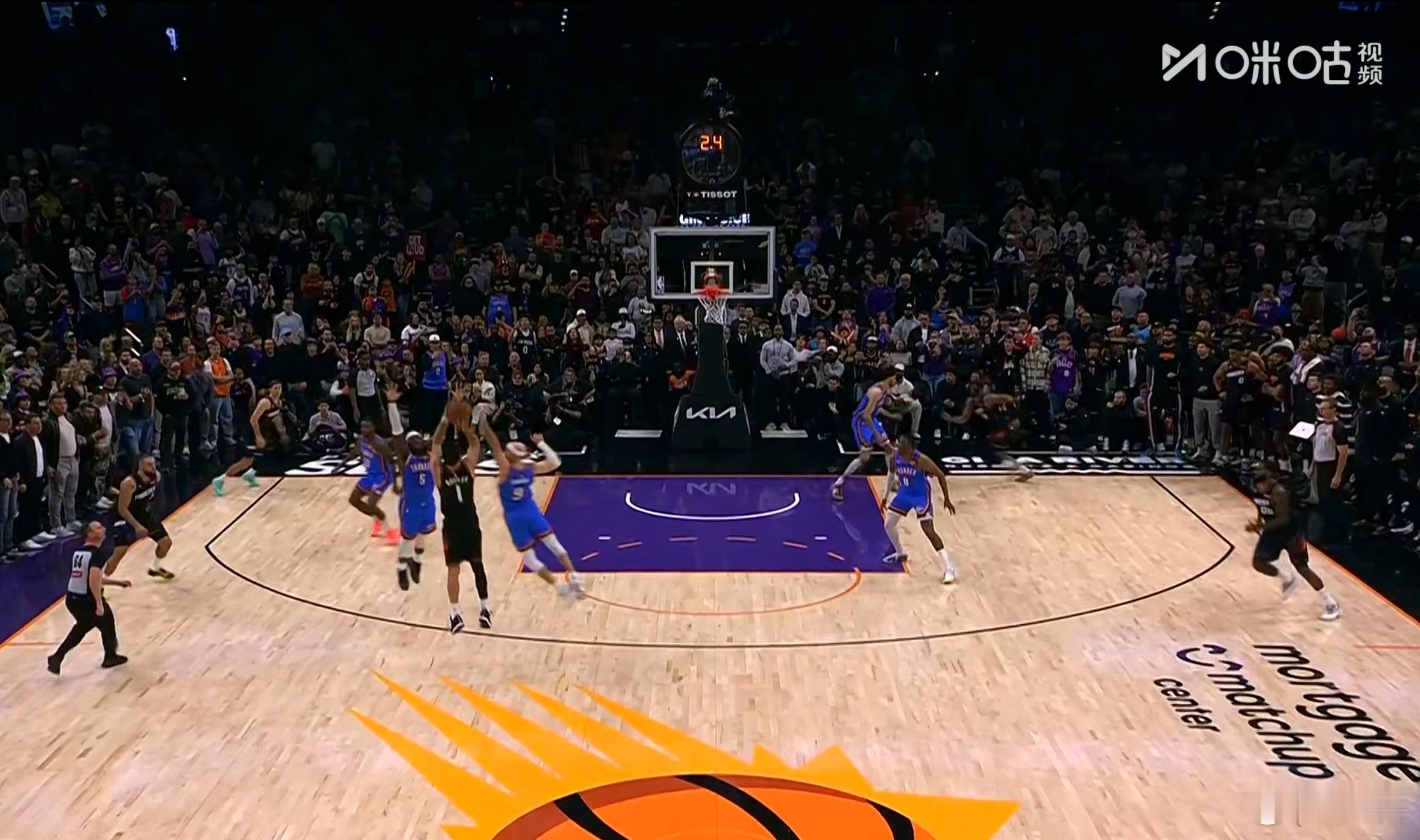 布克完成三分准绝杀，明天太阳背靠背打火箭。万一万杰伦格林再能出战，戏份拉满。 