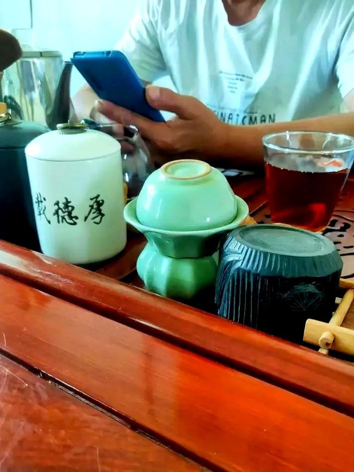 老同学干装修，却死活不接熟人单

我房子要装，第一反应就是找他，结果被秒拒：我不