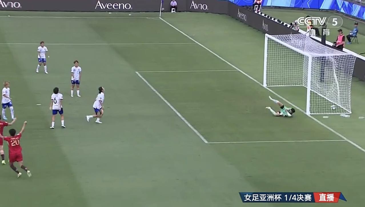 女足亚洲杯四分之一决赛进行时：加时赛第3分钟，王霜策动，邵子钦进球，中国女足暂时