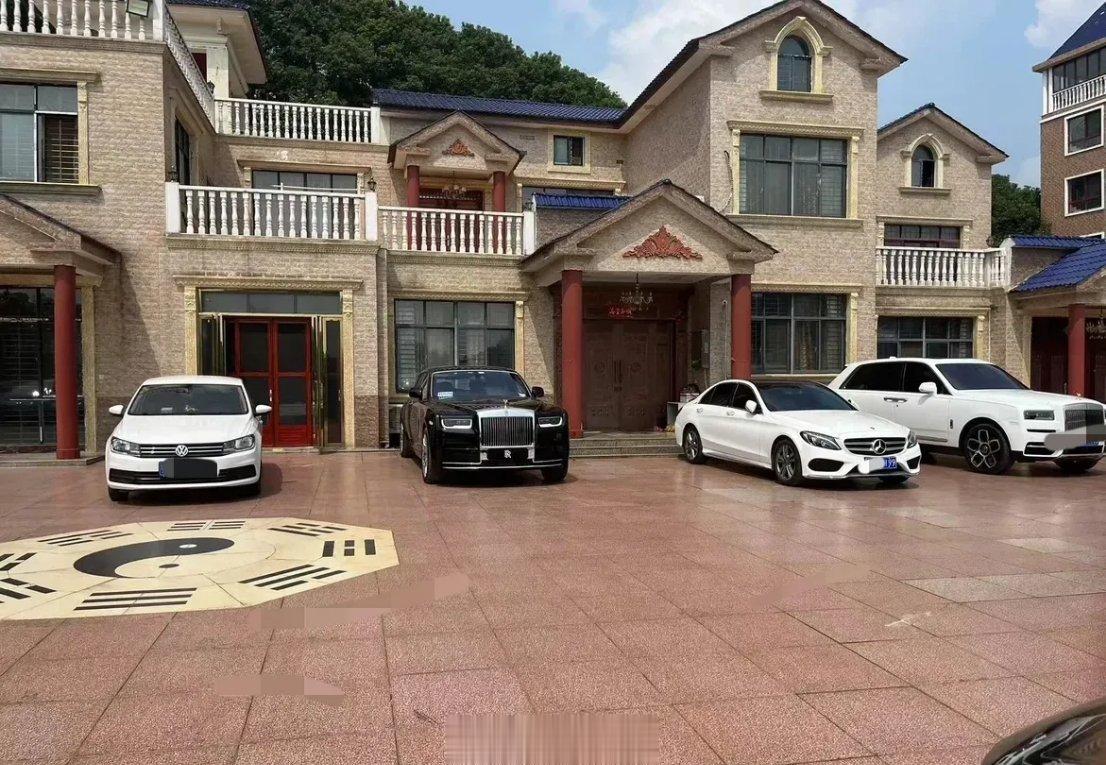 湖北农村的房子，兄弟几个都在深圳。[笑cry] ​​​