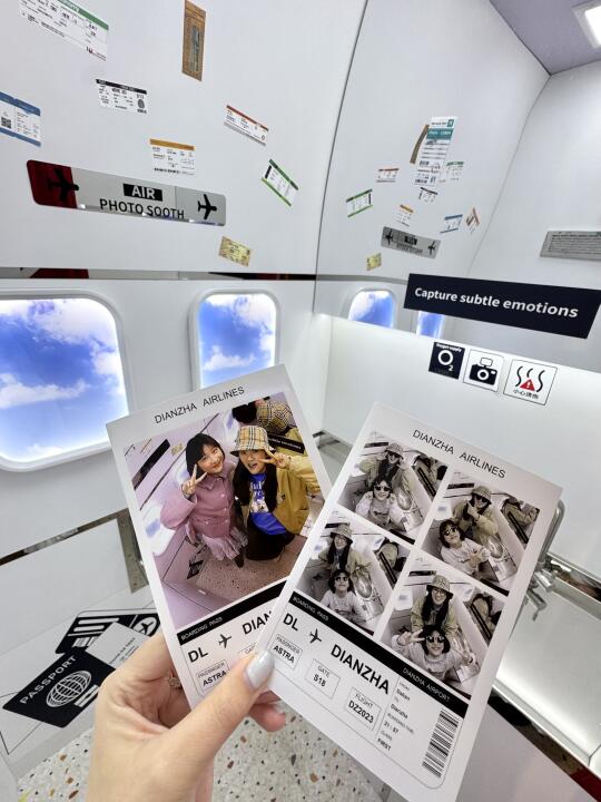 大连首家❗️太韩啦❗️ins风飞机舱大头贴✈️