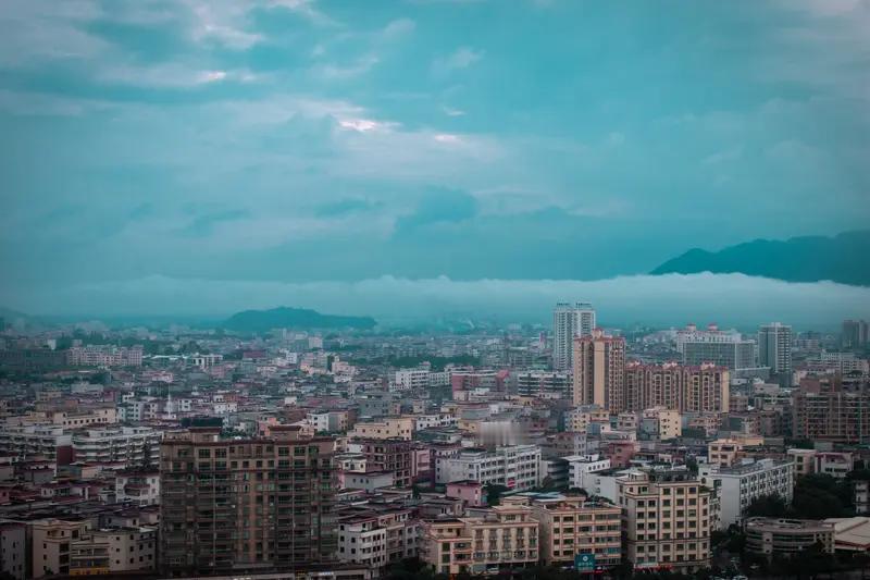 “雾起云浮山欲动，波翻浪涌海倾斜”，这诗句简直绝了，一下就把那壮阔的画面展现在眼