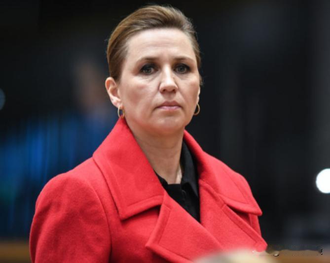 丹麦的两个国际笑话：一、丹麦女首相为了讨好美国，像疯狗一样咬中国，结果美国现在要
