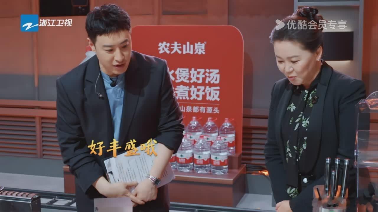 潘玮柏肥妈把厨综变音综炙热游戏啊百厨大战 潘玮柏和肥妈太会了！一个做饭时即兴开唱