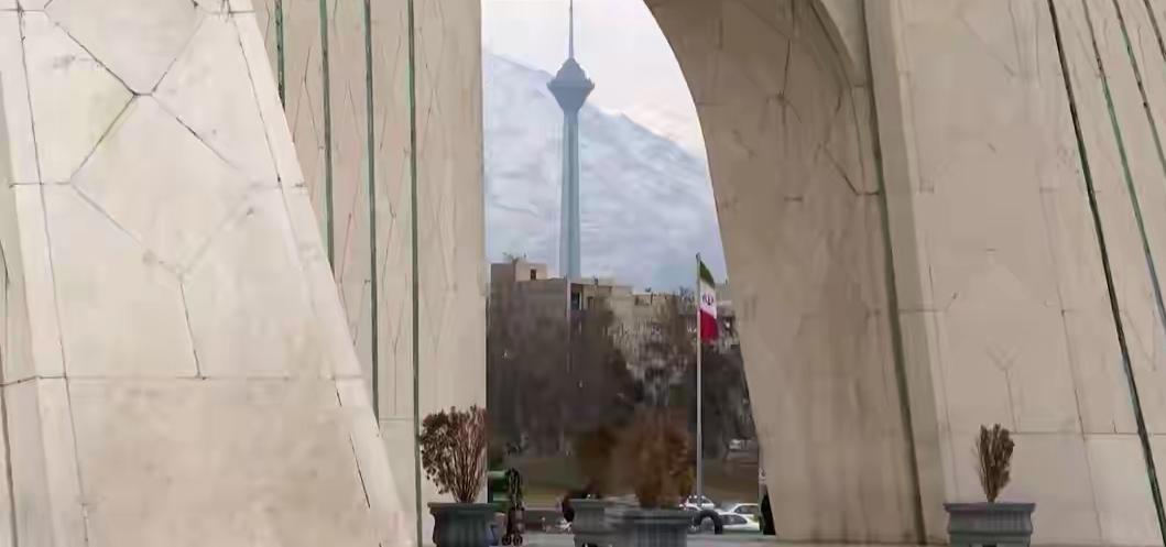 美又一驱逐舰抵达 伊朗将举行实弹演习 中东多国呼吁“降温”