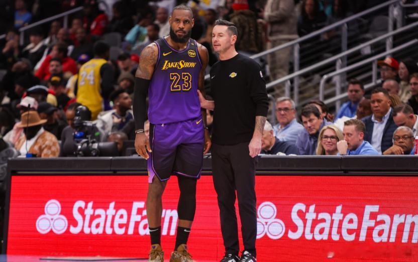 NBA常规赛，湖人116-114战胜太阳。赛后，雷迪克接受了采访。谈到本场胜利，