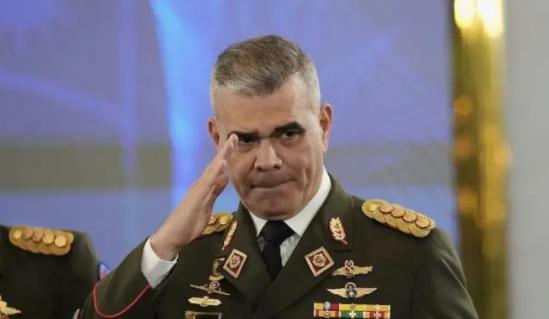 委内瑞拉突然宣布了。1月3日凌晨，委内瑞拉国防部长洛佩斯在视频里说，美国的军机和