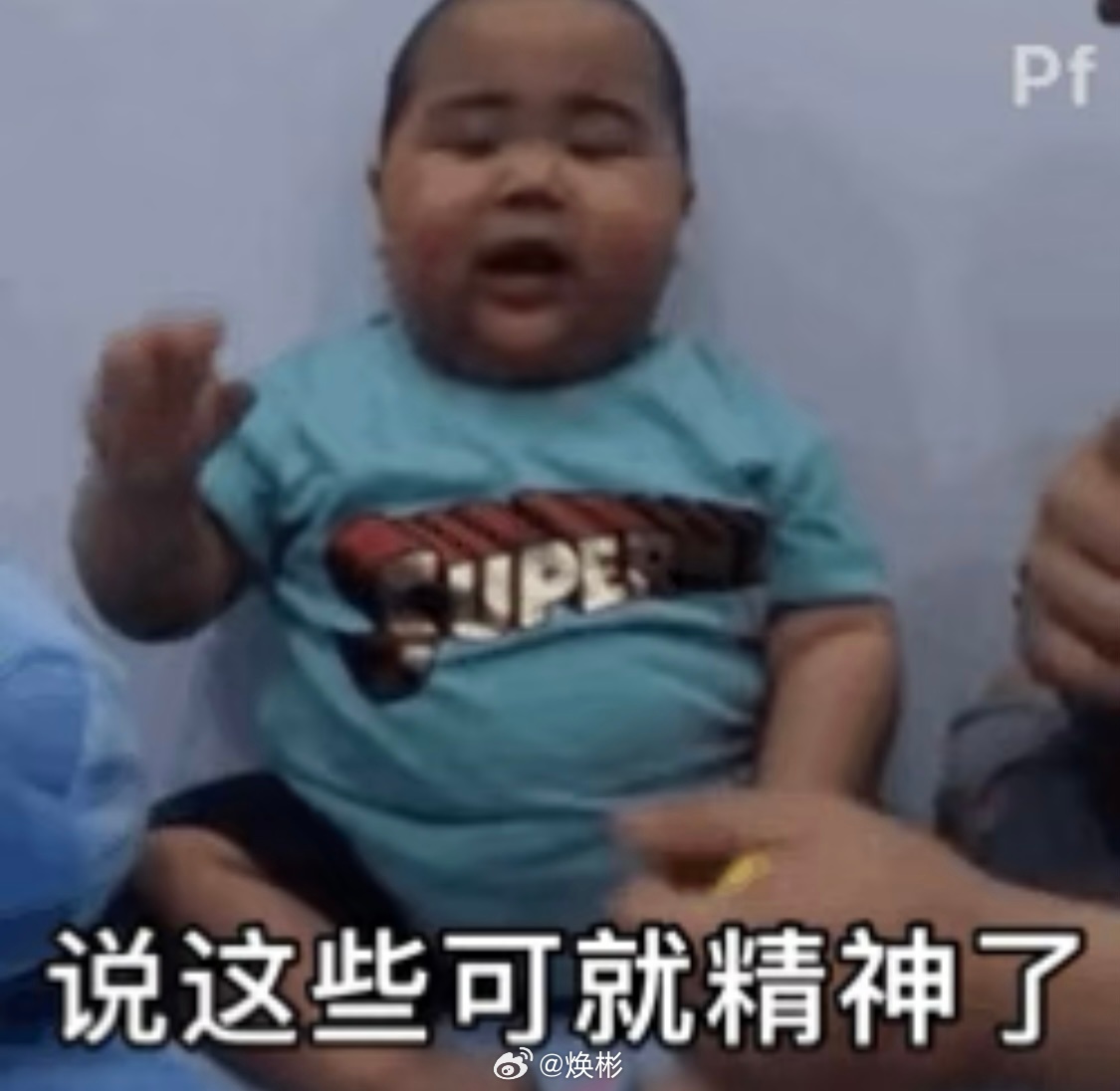 我喜欢的女生也和我一样喝冰美式，我喜欢的女生也和我一样戴无框眼镜，我喜欢的女生也