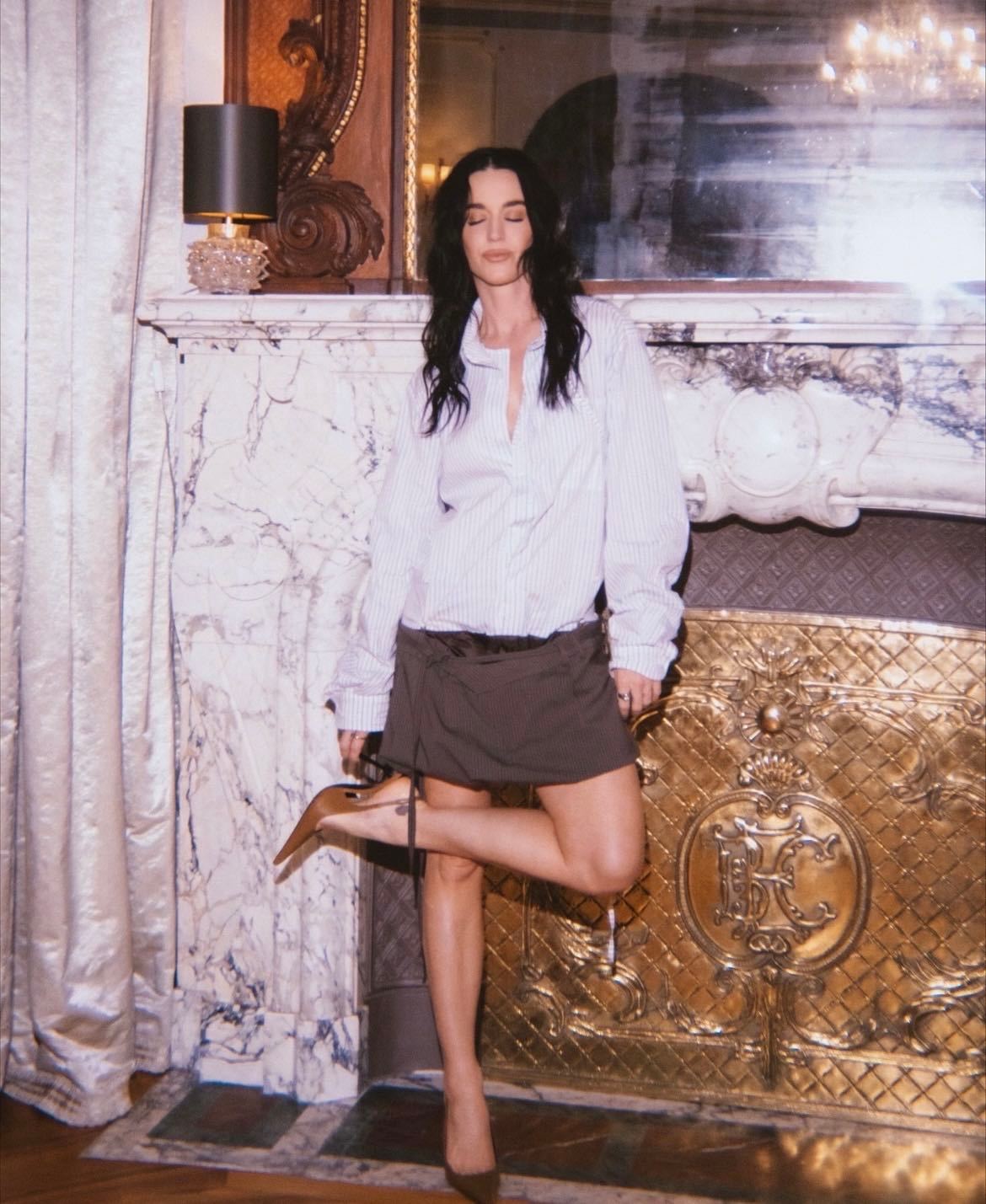 杭州人民赢麻了！时隔多年重返亚洲首站就这么用心，水果姐不仅复刻MV造型，还学中文