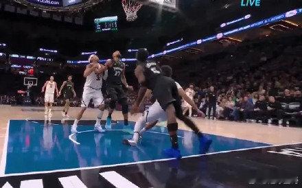 爱德华兹膝盖重伤离场 真的是雪上加霜！掘金对阵森林狼的季后赛再传伤情噩耗。继首节