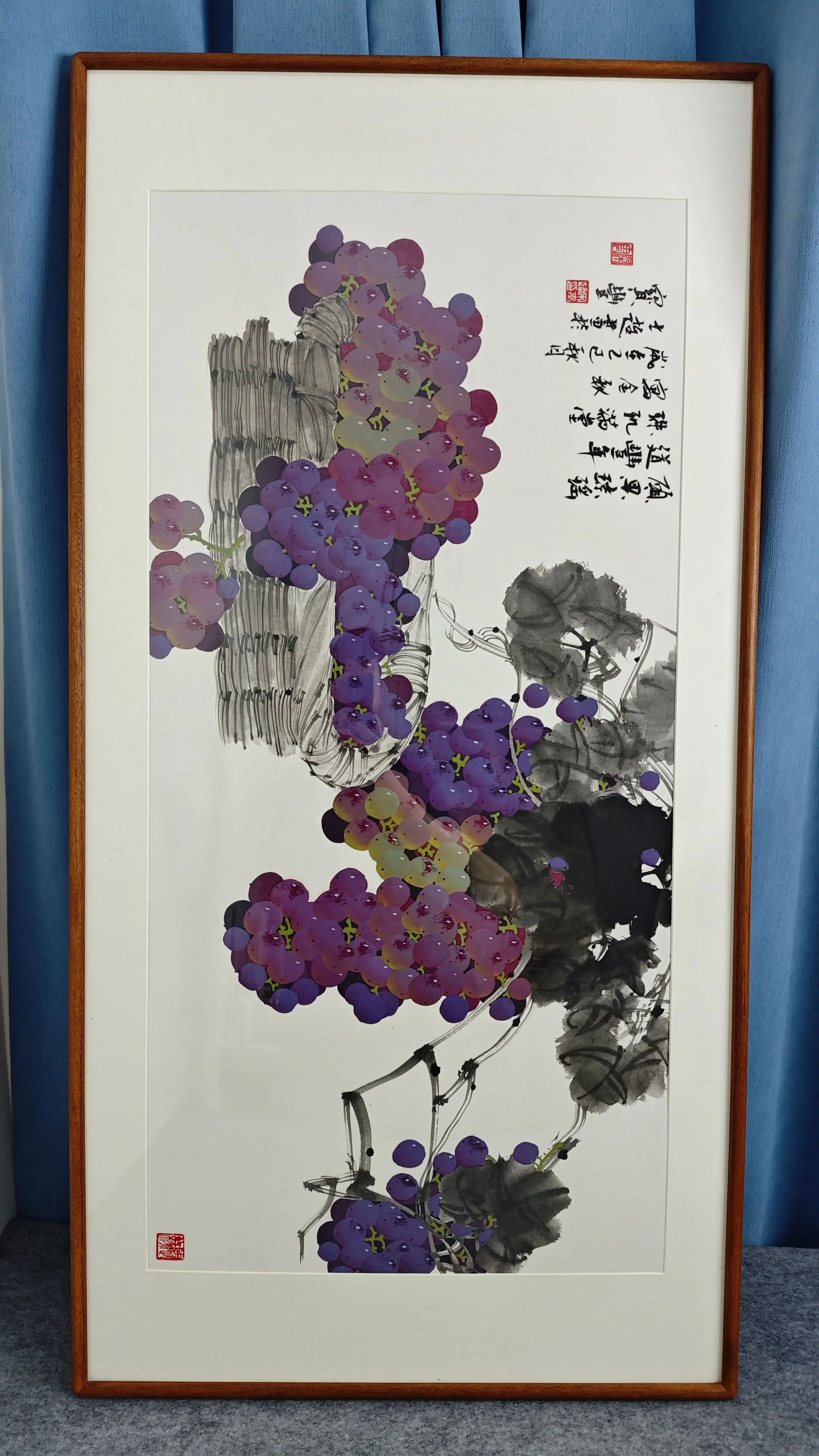 国画葡萄。       三尺国画挂霜葡萄