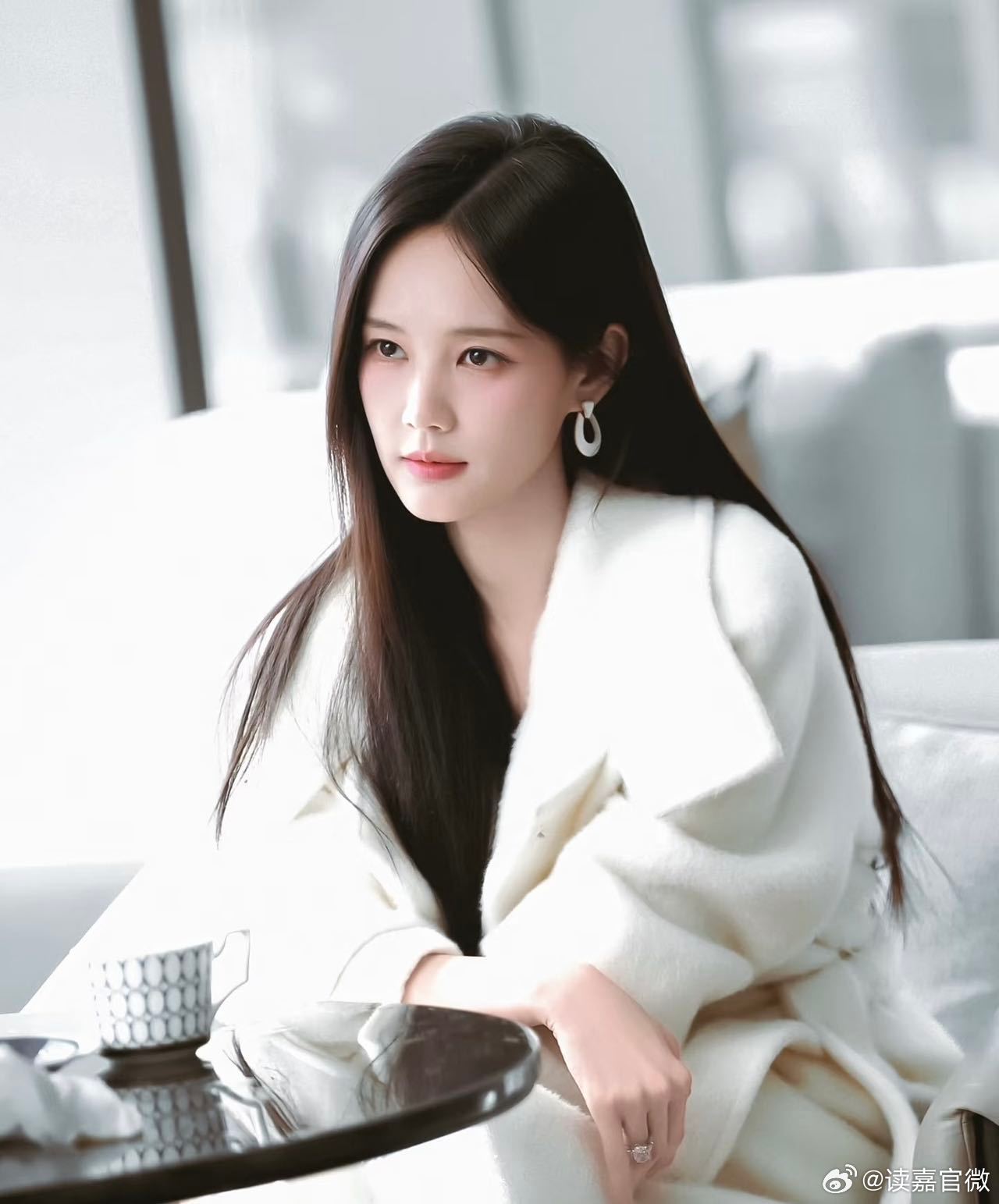 幸好李一桐鼻子是真的 醉酒发疯的这个桥段演得真的非常真实非常自然，我仿佛看到了我