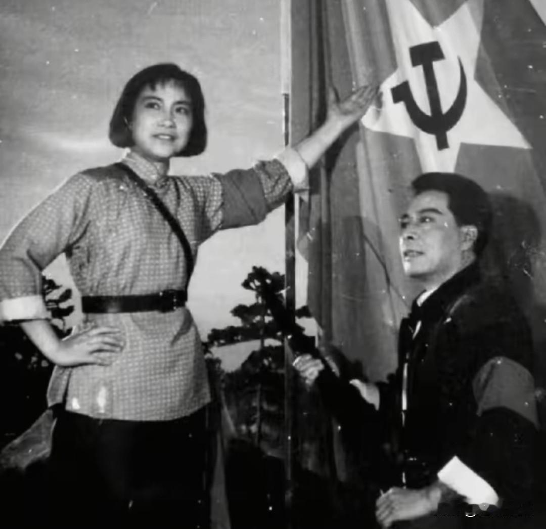 1975年，上海话剧团演出话剧《杜鹃山》，曾经在电影《红色娘子军》中扮演“吴琼花