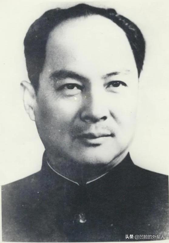 1935年，他被开除党籍，戴着手铐走完长征，开国大典前，毛主席问他：“你为何不来