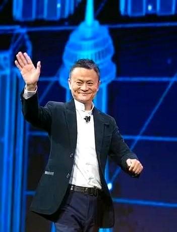 炸裂！刚拿亚军就彻底拆队！
母公司广厦控股的账户全被冻结，老板也上了失信名单，每