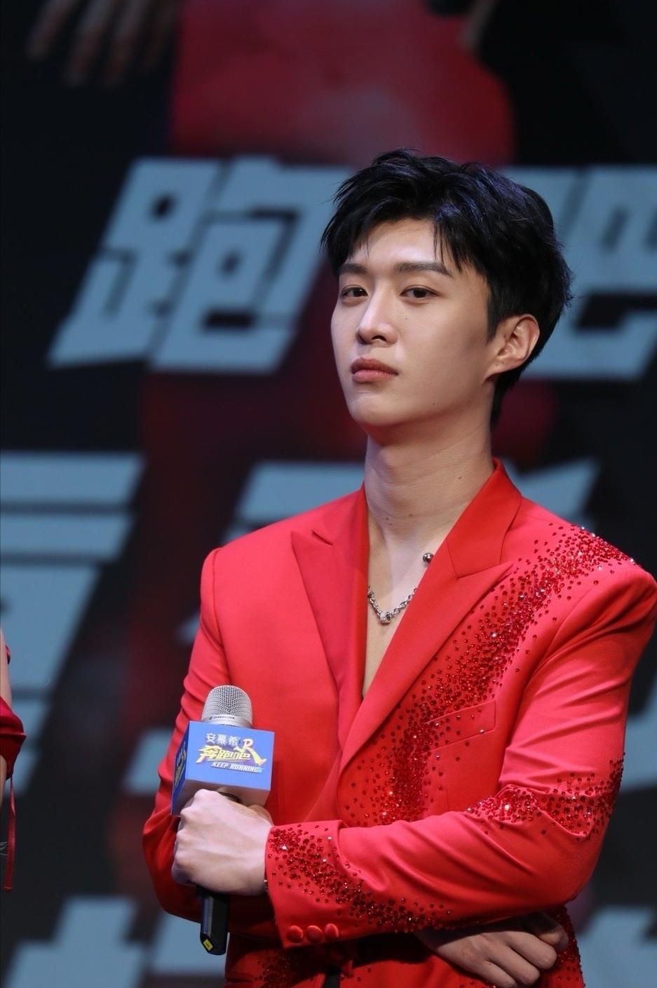 今天跑男什么主题呀？怎么大家都这么红？