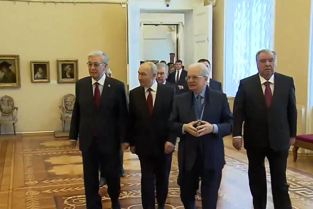 普京真聪明，12月22日，中亚五国从日本来到俄罗斯后，普京直接把会议地点定在圣彼