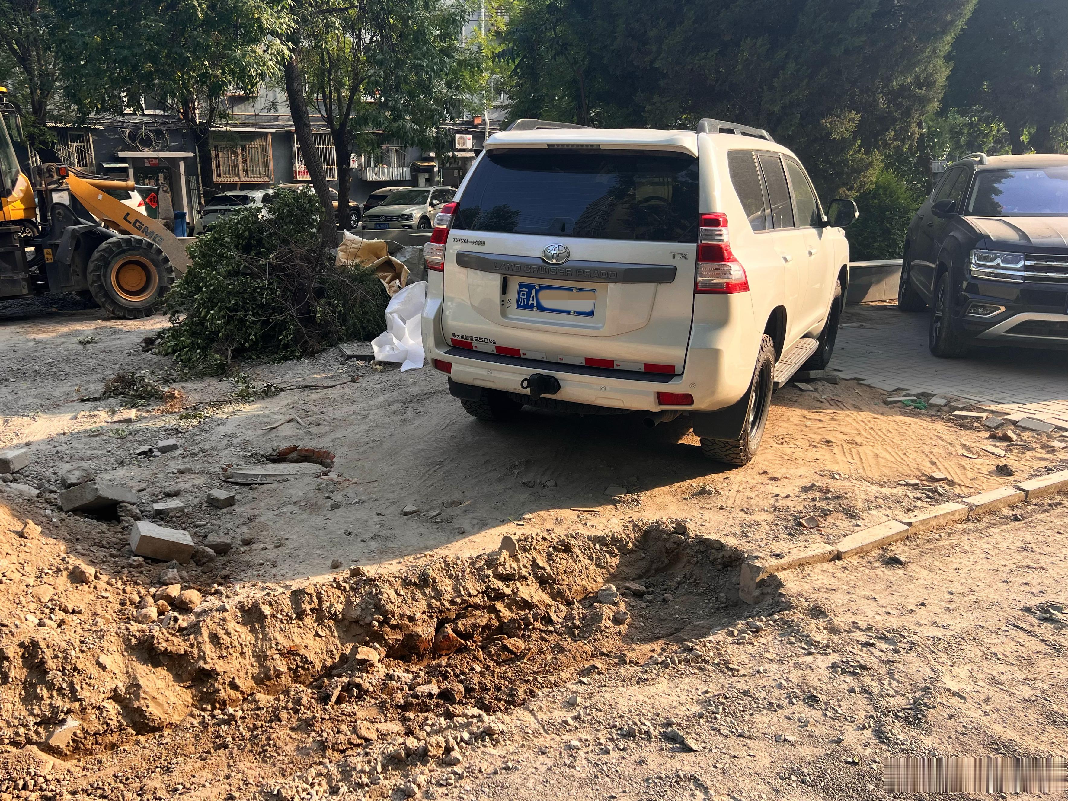 你车上哪些功能总想给朋友展示 那肯定是这个嘛！闺蜜“哎呀，这大坑怎么可能出去啊？