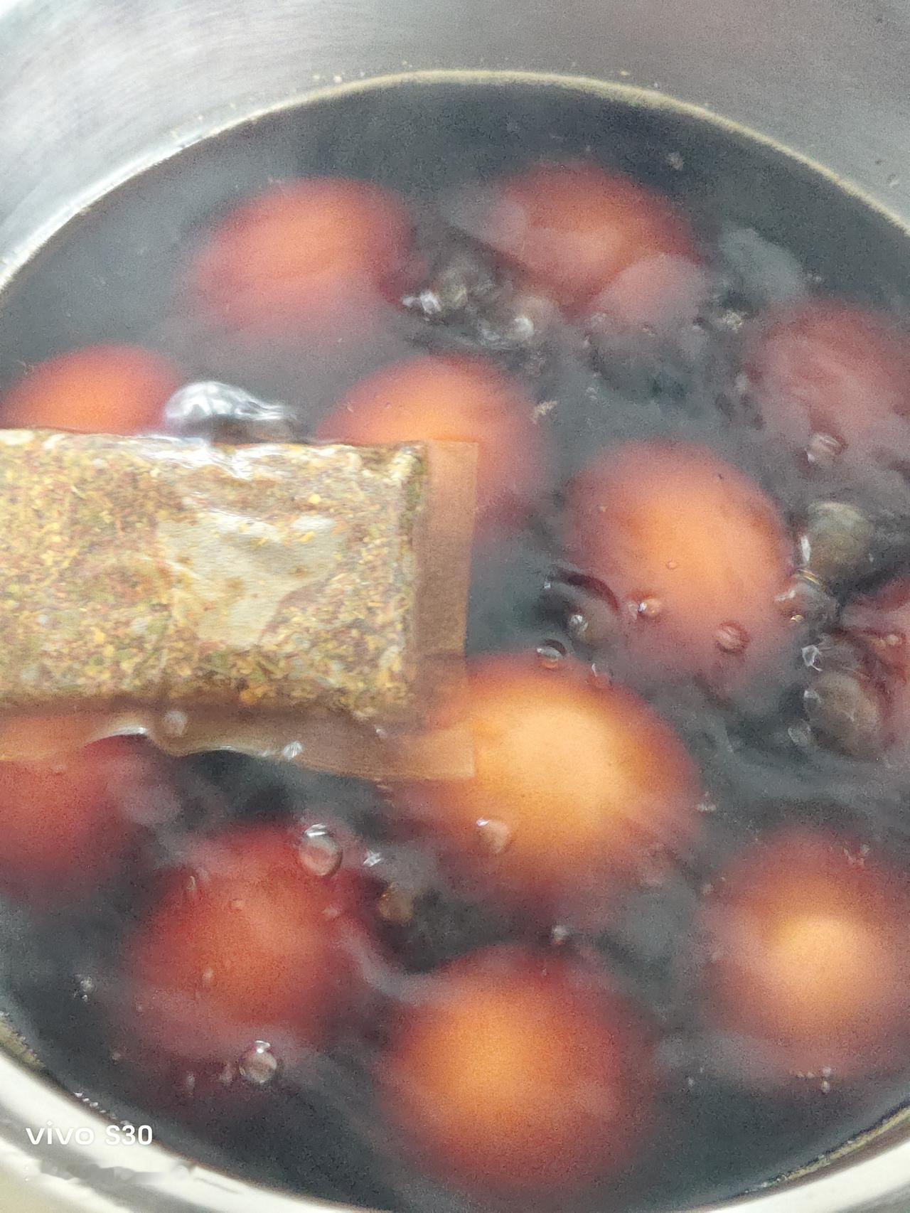 鸡蛋降价了！
今天下楼买点鸡蛋，想煮点茶蛋，到超市一看鸡蛋5.4元一斤了，端午节
