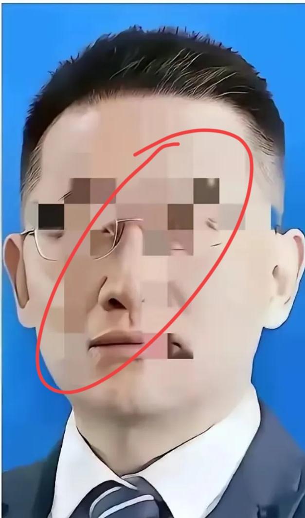 原配发文:
​忍了两年为了大局，
​没想到他太过分
 
为了孩子，为了保全丈夫的