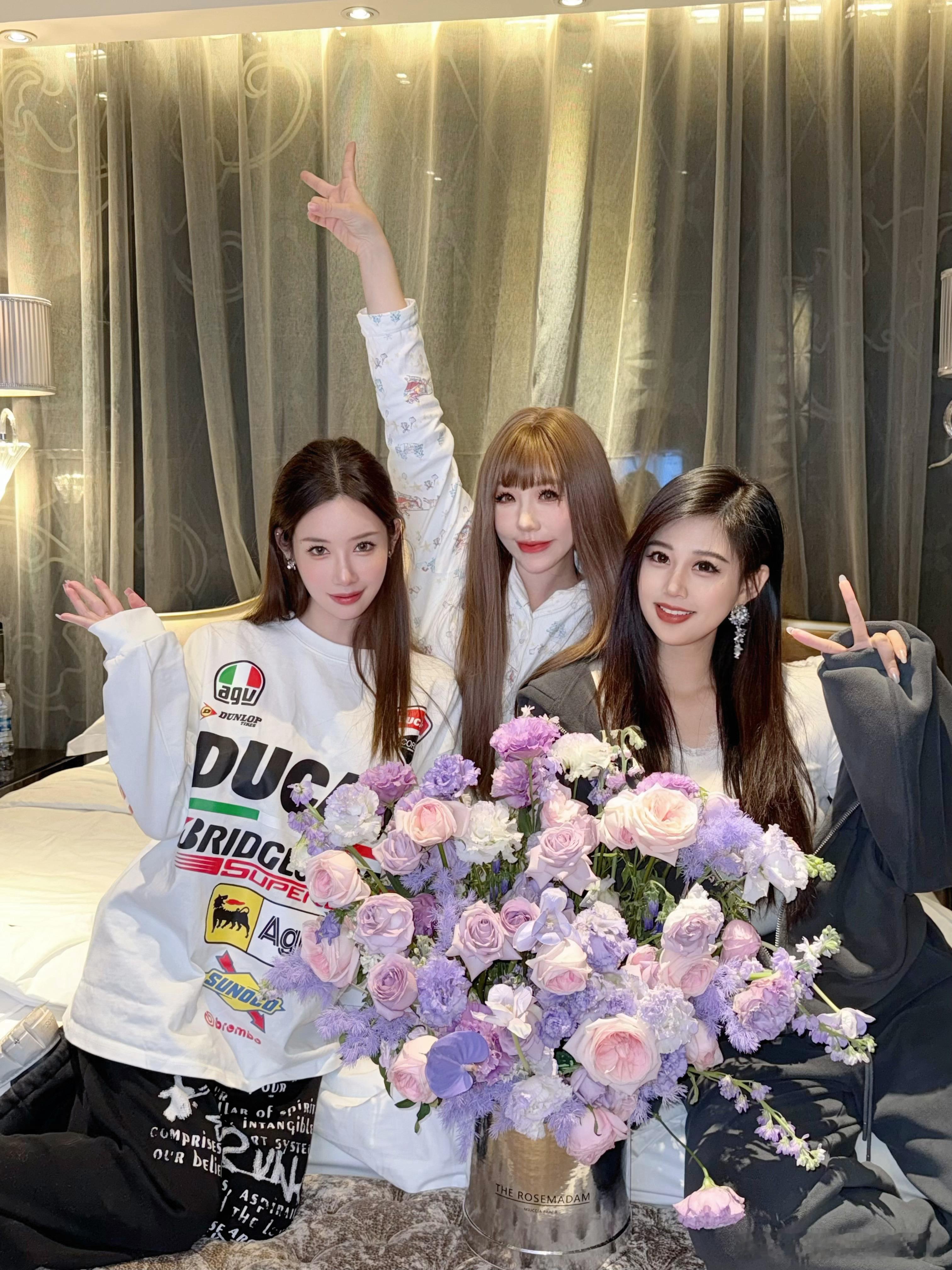 给闺蜜制造惊喜是不可能的放个屁就知道我要干啥 