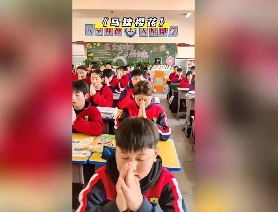 《马踏樱花》唱的不是歌，是三千五百万冤魂的回响🙏
 
当《马踏樱花》的旋律响起