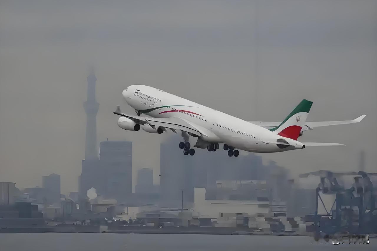 伊朗国内航班重新起飞啦！
4月21日，伊朗那边放话了，说从明天也就是4月22号开