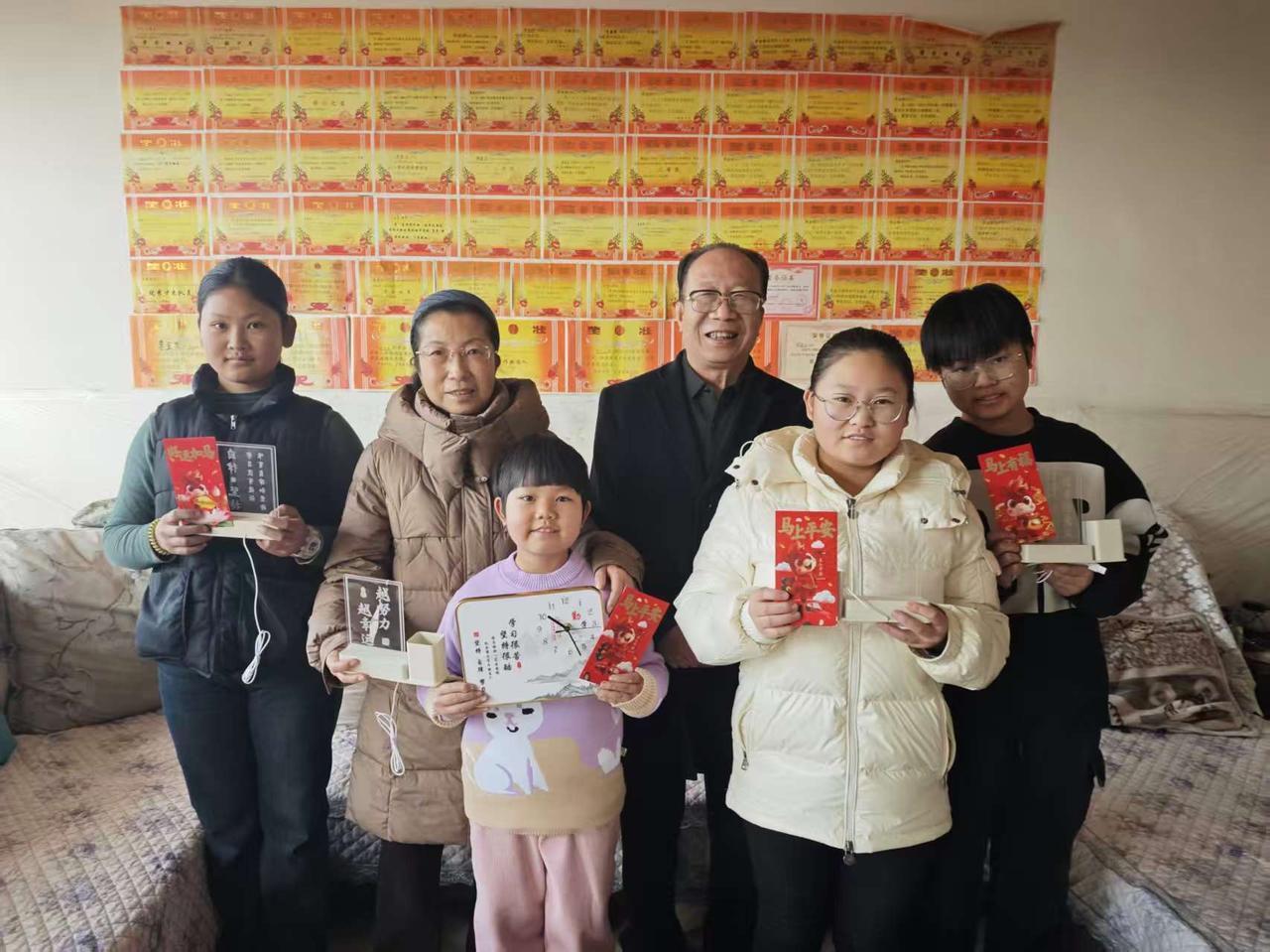 与希望之七
精 心 栽 培（上）
随着时间的推移，爱与希望团队成员和被资助的孩子